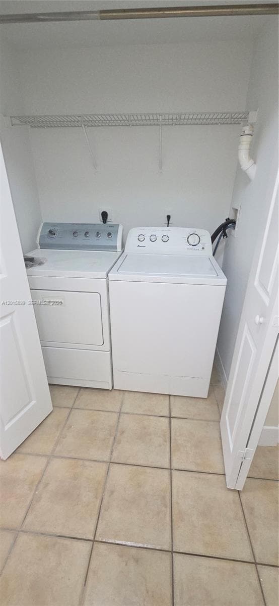 Building Photo - 4950 Tradewinds Ter