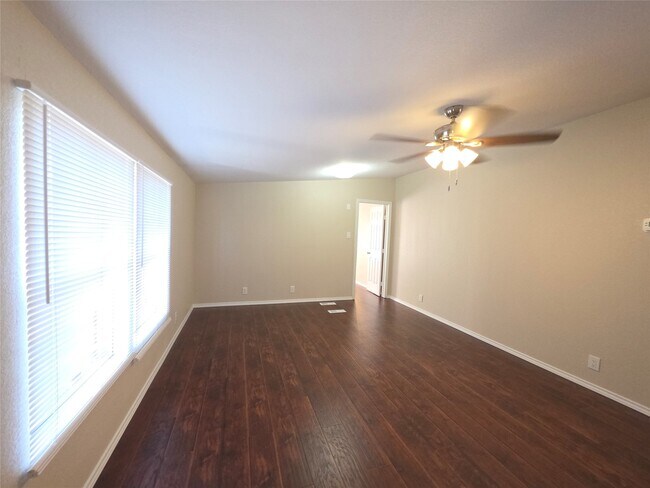 Building Photo - 9 Ridgeway Dr