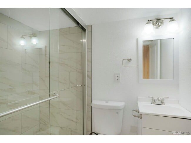 Building Photo - Spacious 2 Bed 2.5 Bath in the heart of Baker!