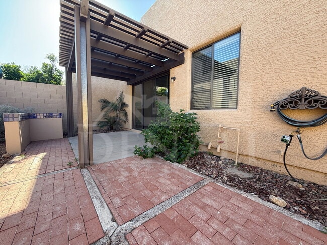 Building Photo - 11766 E Becker Ln