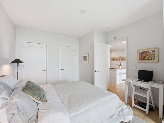 Building Photo - Designer-Furnished Waterfront Living at VIO Condominiums!