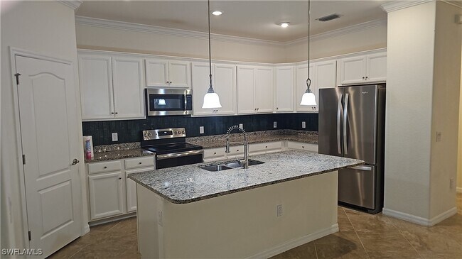 Building Photo - 12763 Fairington Way