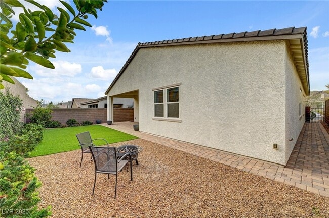 Building Photo - 3395 Stone View Ave