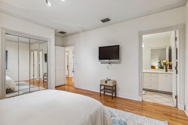 Building Photo - 3301 NE 16th St