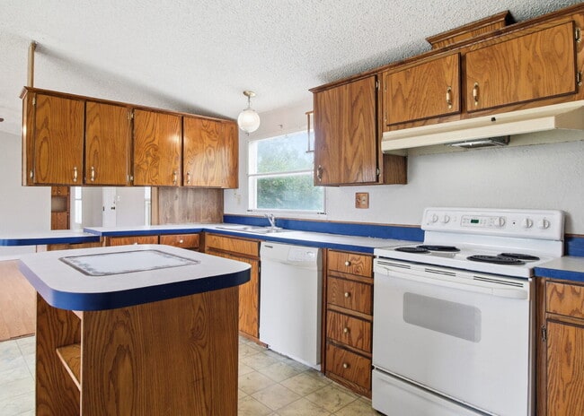 Building Photo - 3 Bedroom Manufactured Home on Nearly 2 Acres with Large Shop