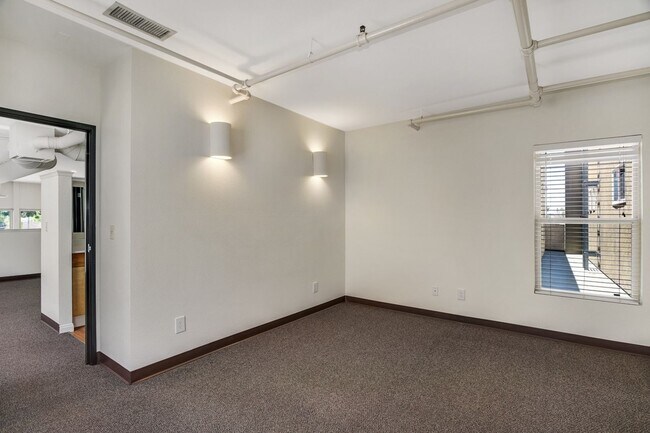 Building Photo - Trendy Live Work Loft Kensington Park Plaza