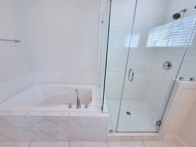 Building Photo - 12 Hermann Park Ct