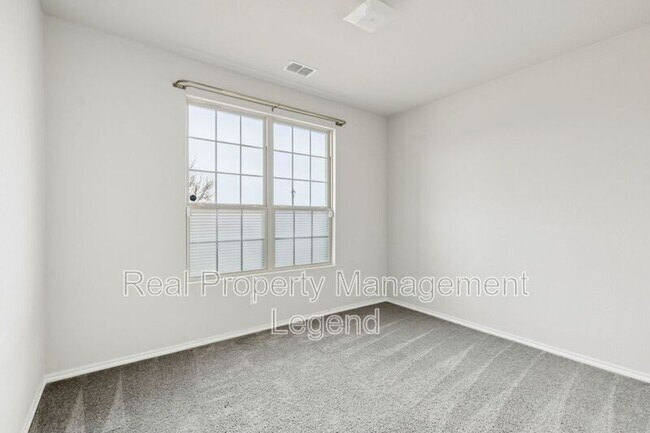 Building Photo - 968 Ravenwood Ln