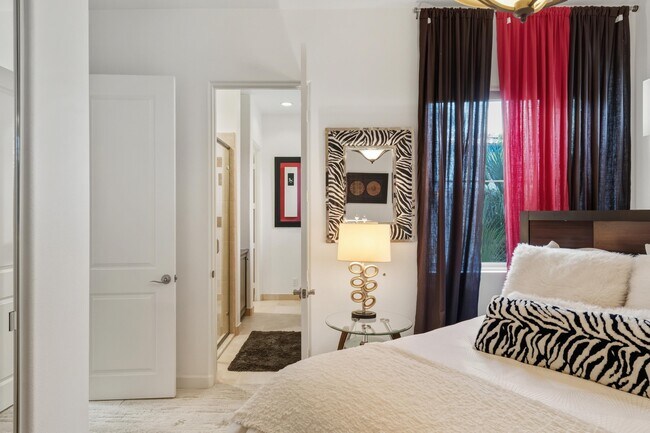 Building Photo - 45737 Club Dr