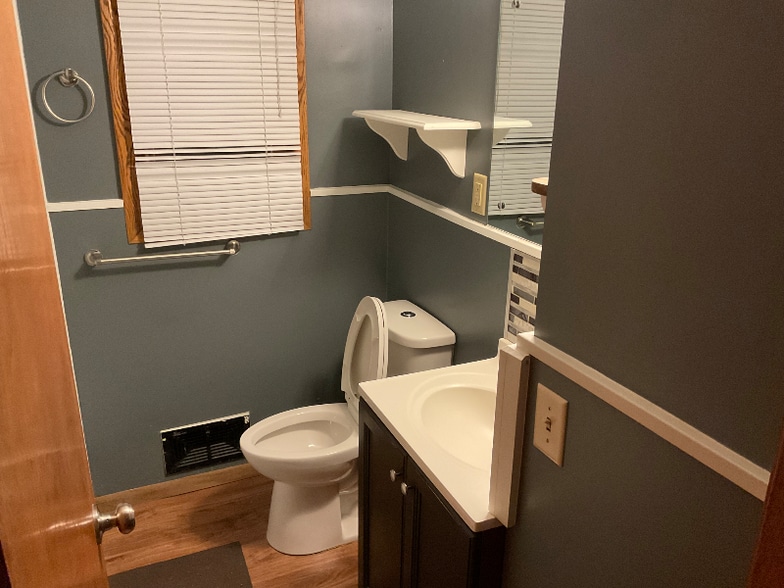 Building Photo - 538 Van Buren Ave