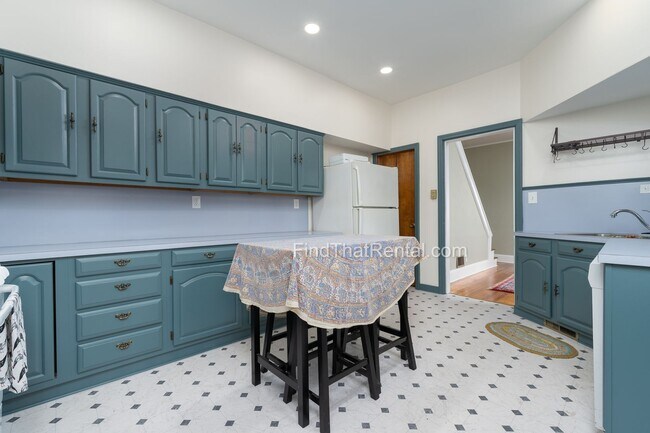 Building Photo - Downtown Carlisle Beautifully Renovated Pet Friendly Historic House with Fenced Yard and off stre...