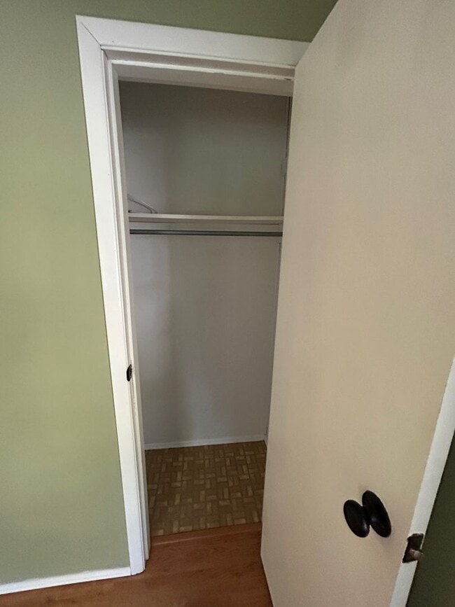 Building Photo - Kenilworth - Adorable 2 Bedroom House