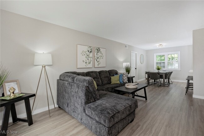 Building Photo - 754 Hemlock Dr