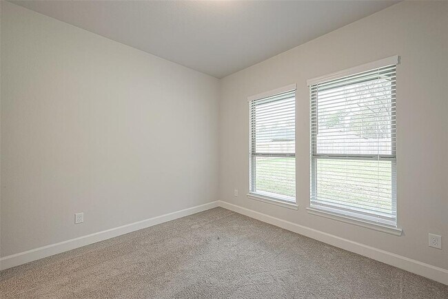 Building Photo - 213 McCrea Ct