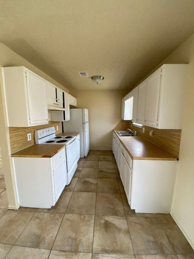 Building Photo - 1130 Flat Rock Cir