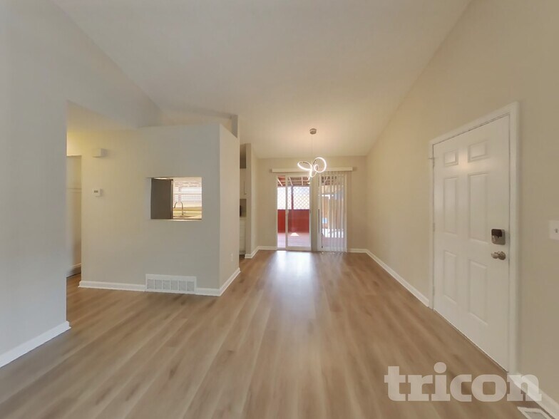 Building Photo - 4820 Jet Wing Cir W