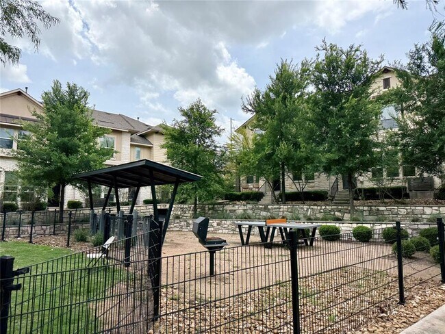 Building Photo - 6814 E Riverside Dr