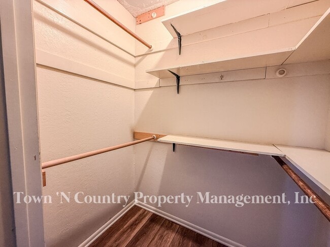 Building Photo - 732 La Mesa Dr