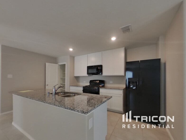 Building Photo - 11859 Mancos Trl