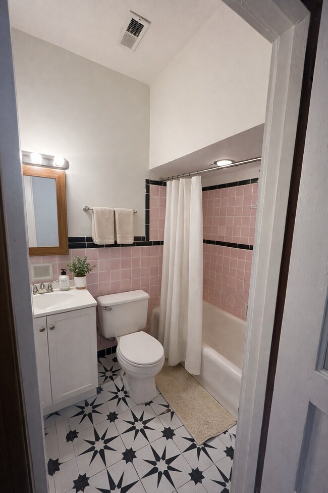 Building Photo - 209 W Fifth Ave