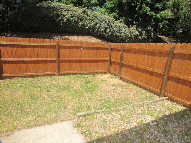 Building Photo - End Unit 3 bedroom, 2 bath Townhome in the...
