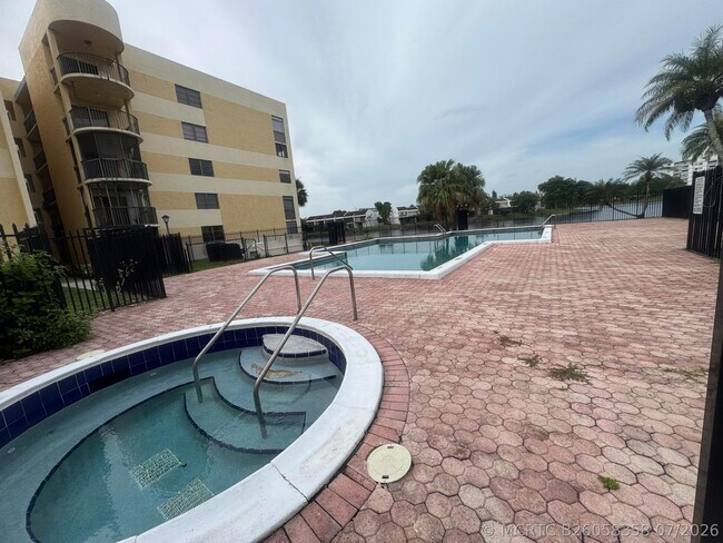 Building Photo - 6575 W Oakland Park Blvd