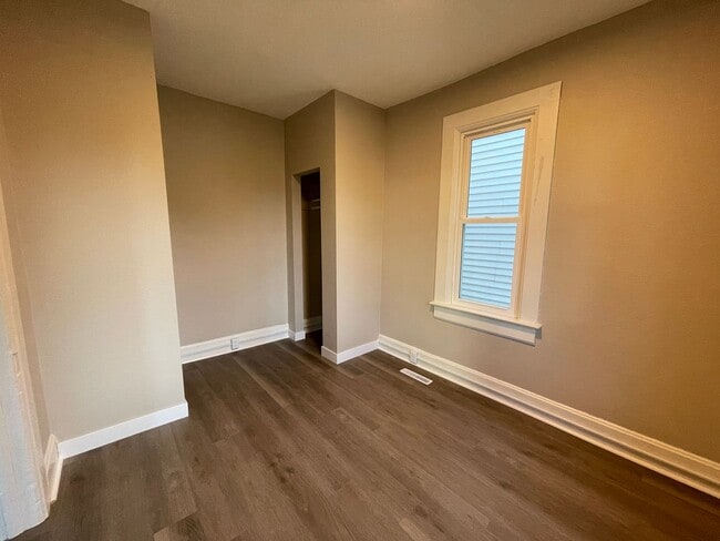 Building Photo - Completely Remodeled Lower 2 Bedroom Apart...