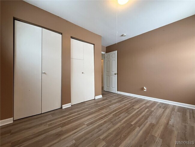 Building Photo - 52 Carol Ln