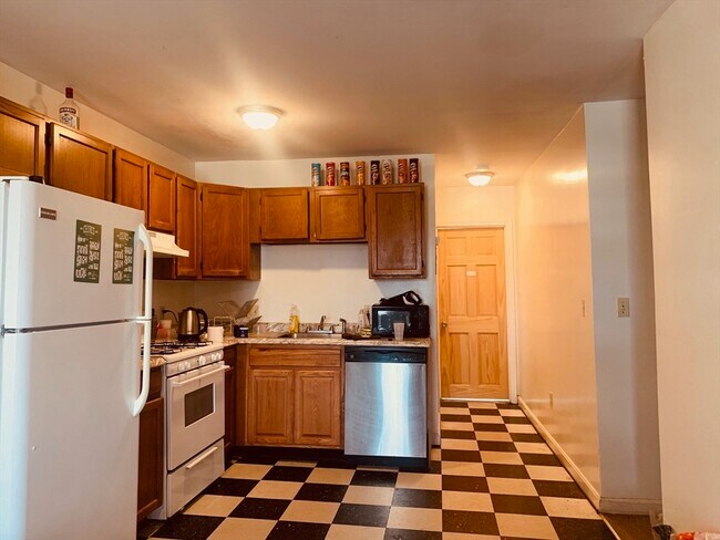 Building Photo - 96 Hammond St