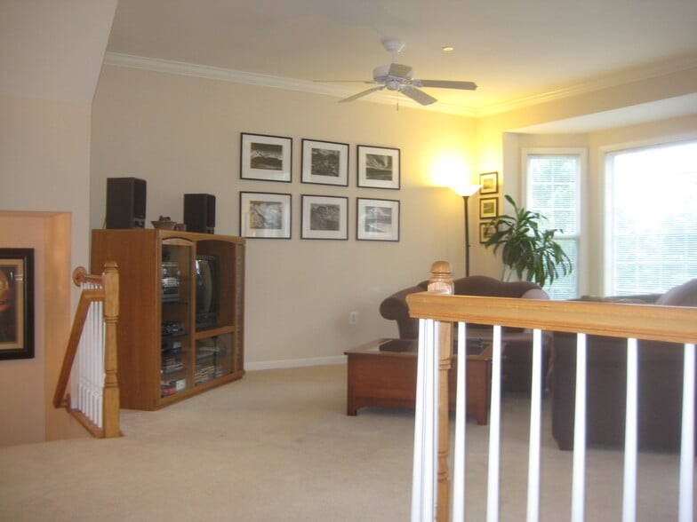 Building Photo - 417 Clayton Ln