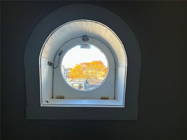 Building Photo - 52 Parkis Ave