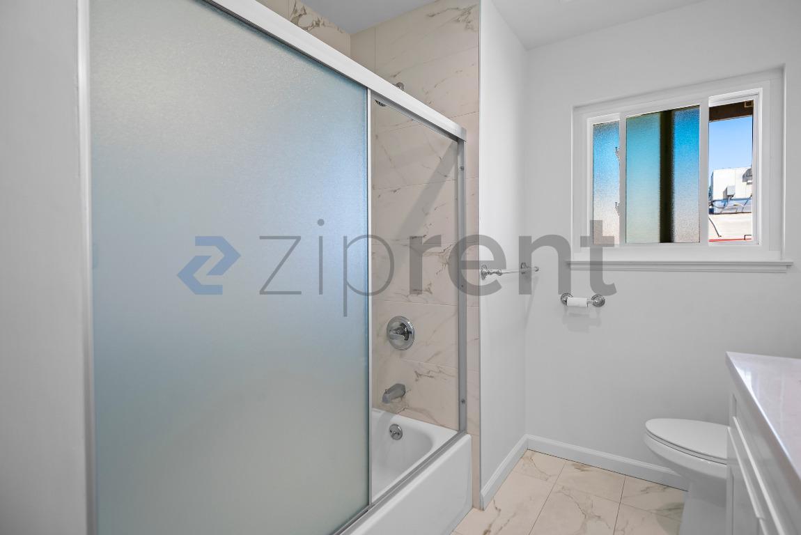 Building Photo - 138 Village Ct