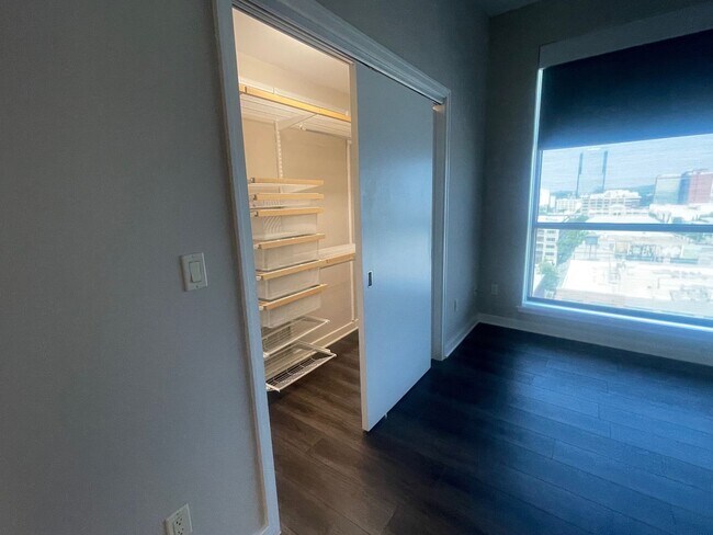 Building Photo - Unit 1105 - First Security Center