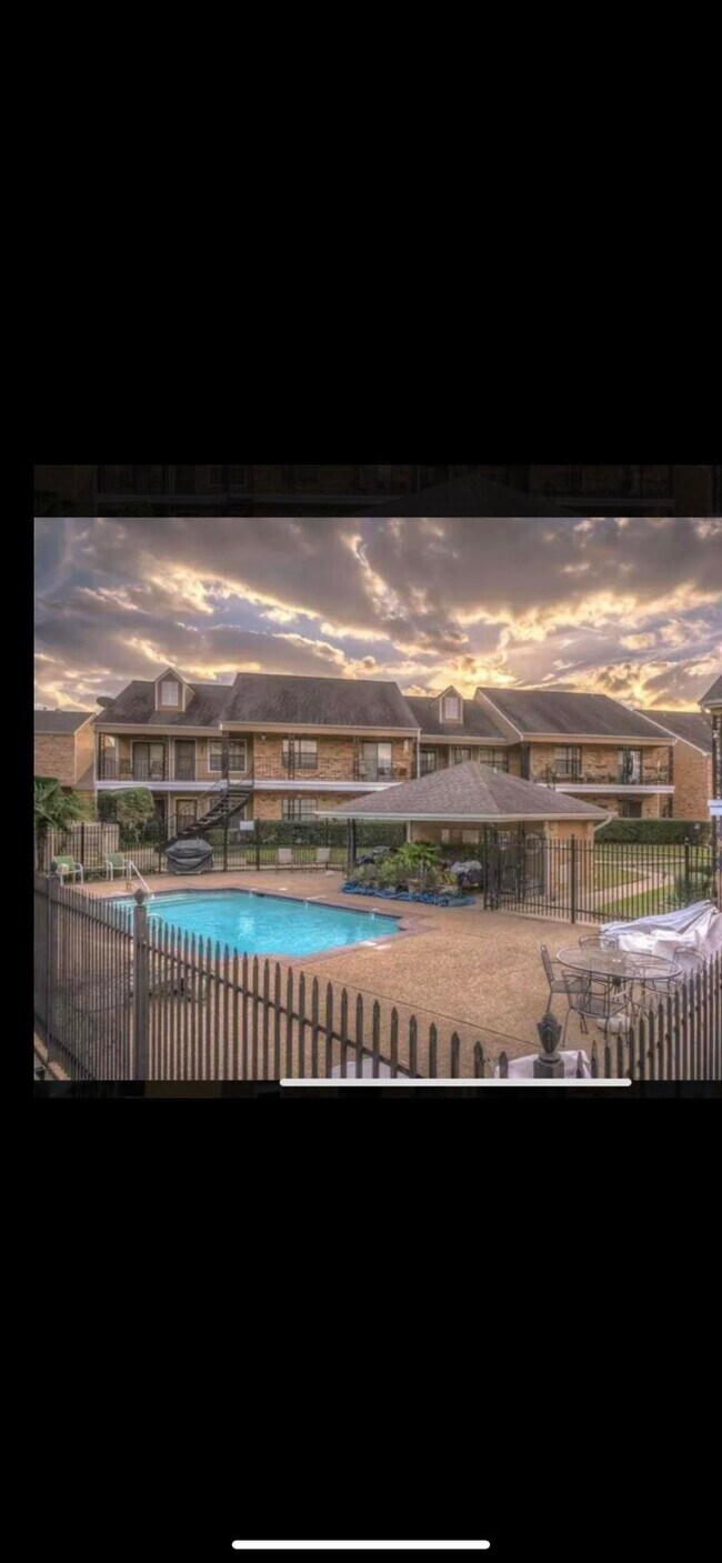 Building Photo - 400 W South Town Dr