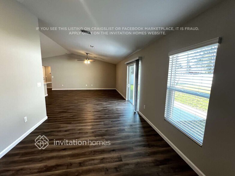 Building Photo - 807 SW California Blvd