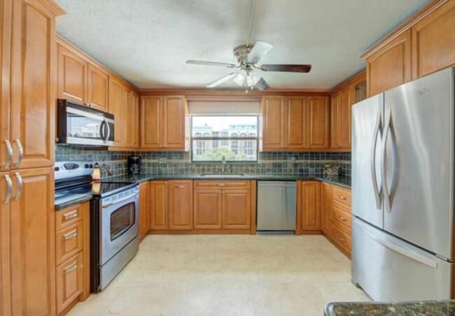 Building Photo - 1975 SE 3rd St