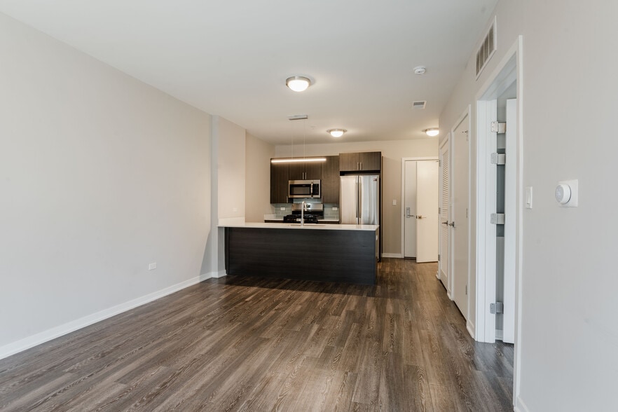 Building Photo - 301 W North Ave