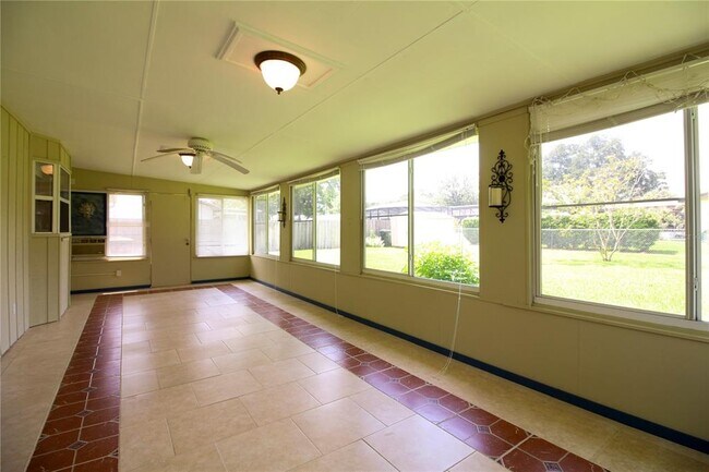 Building Photo - 1311 Glenview Ln