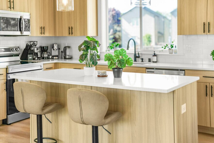 Building Photo - 3309 NE 42nd Pl