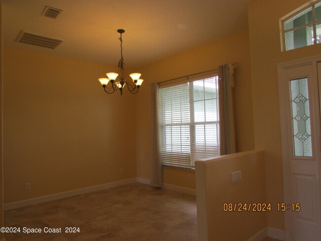 Building Photo - 1882 Woodfield Cir