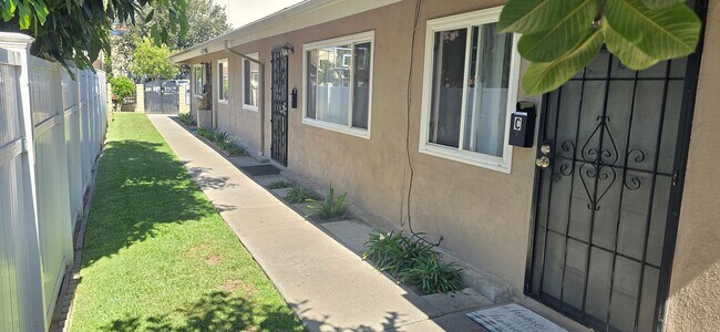 Building Photo - 405 S Kroeger St