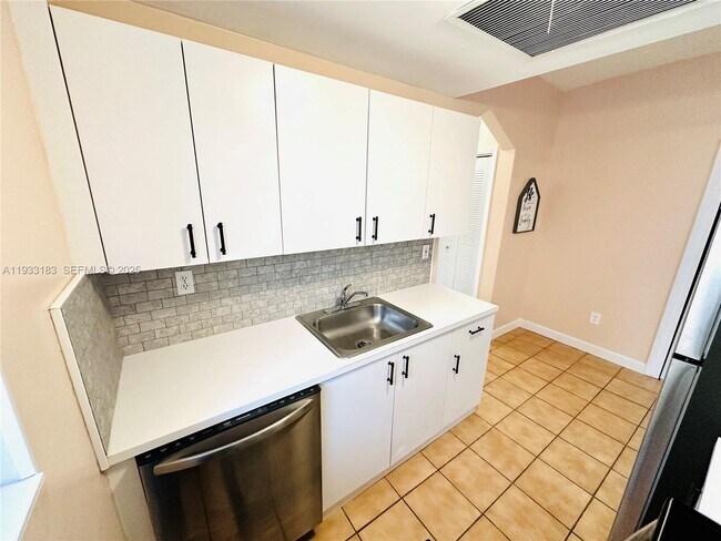 Building Photo - 540 15th St