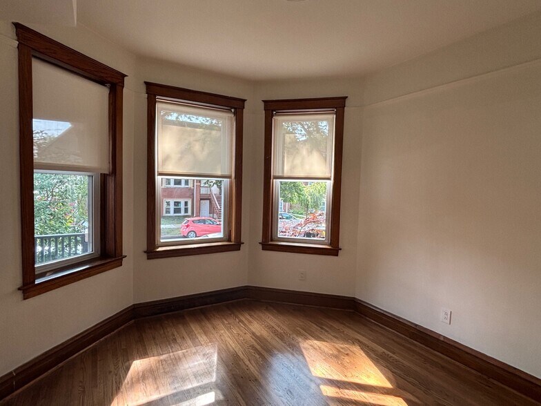 Living Room - 3248 N Lawndale Ave