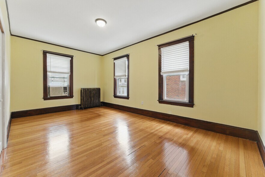 Building Photo - 466 Locust St