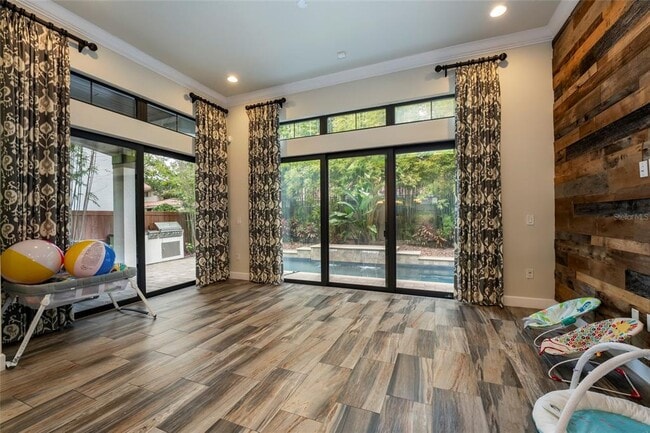 Building Photo - 8376 Via Vittoria Way