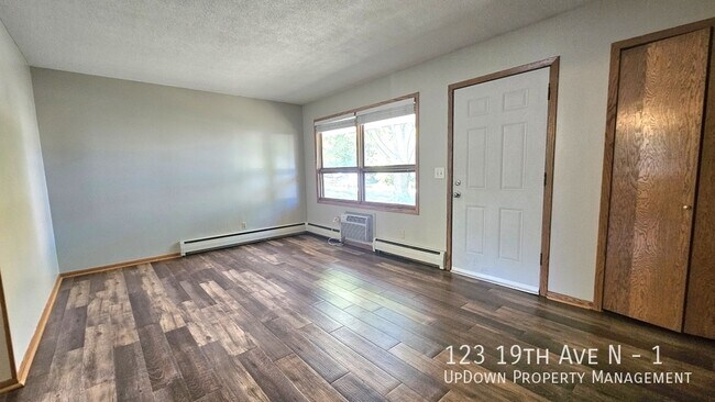 Building Photo - 123 19th Ave N