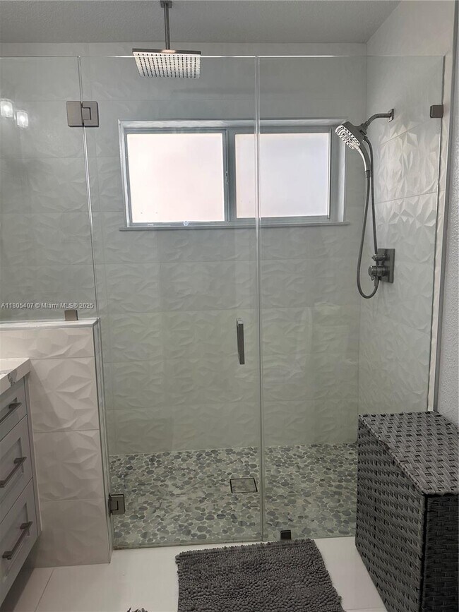 Building Photo - 541 SW 89th Ct