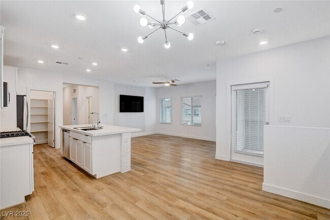 Building Photo - 237 Callen Falls Ave