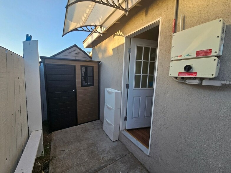 Building Photo - 837 Via Juanita