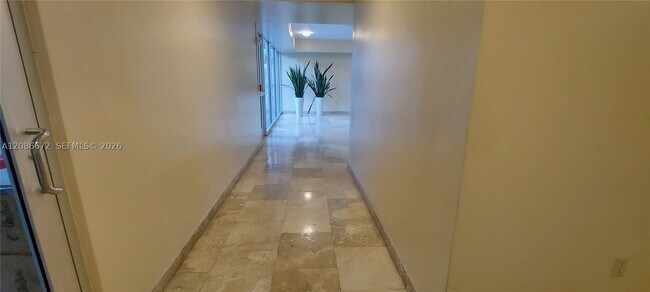 Building Photo - 1658 Bay Dr E